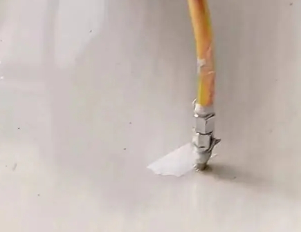 福清瓷砖空鼓维修公司专业解答在瓷砖铺贴过程中，如果使用的砂料过粗（如全部使用了粗砂），可能会导致以下问题